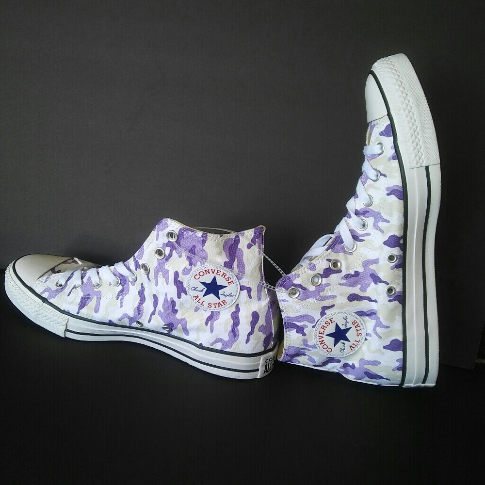 Converse Chuck Taylor NWOB  Sneakers in size 11